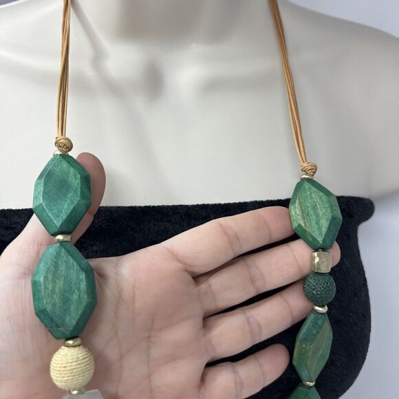 Chico's Necklace Green Wood Beads Wooden & Glass Lightweight Longline Necklace - Picture 6 of 8